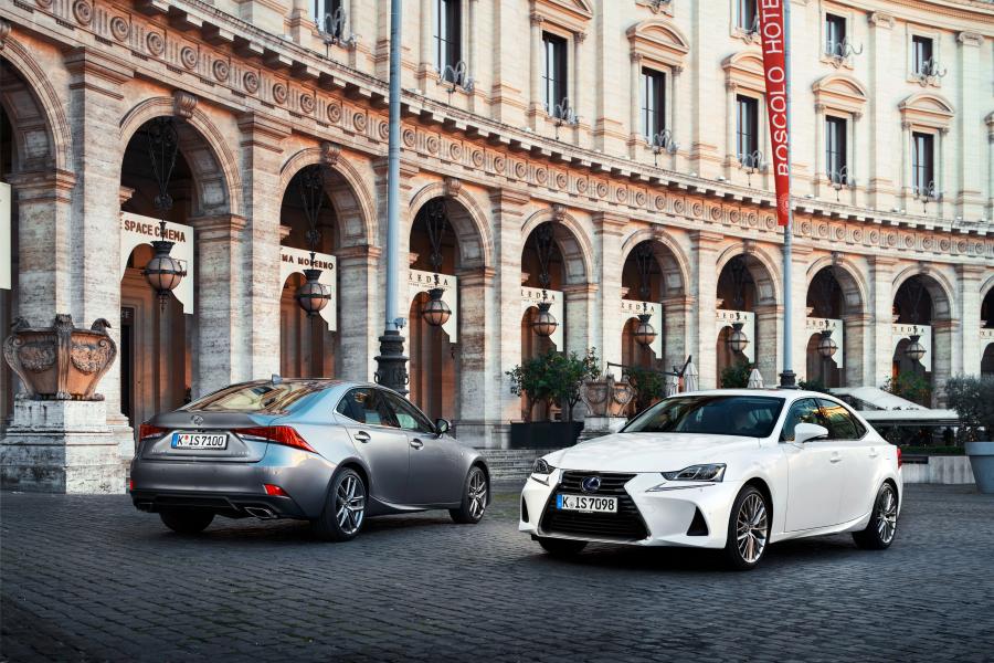  Lexus IS200t F-Sport 2016 года  (WW) (фото 17 из 35)